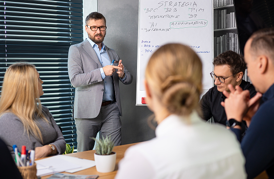 zespół analizuje narzędzie PIM