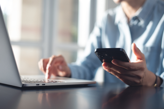 handlowcy analizują wdrożenie platformy B2B