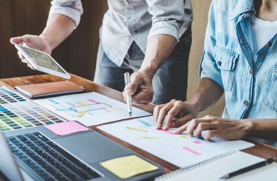 handlowcy analizują wdrożenie platformy B2B planowanie zespołu